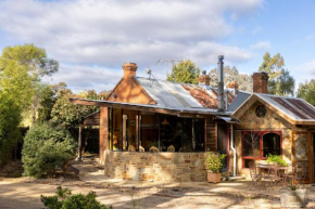 ON GOLDEN POINT - STONE COTTAGE IN CHEWTON